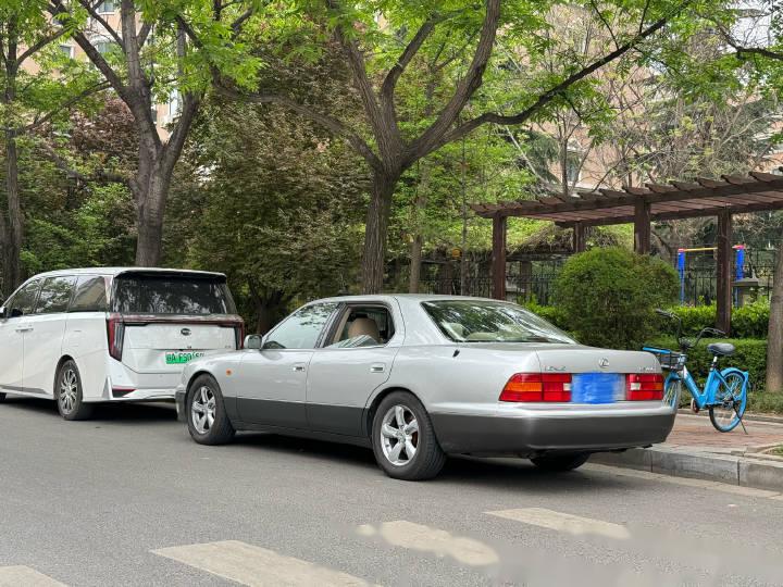 闪现西安开97年的雷克萨斯ls400千禧版连夜来的准备提小米su7创始人版