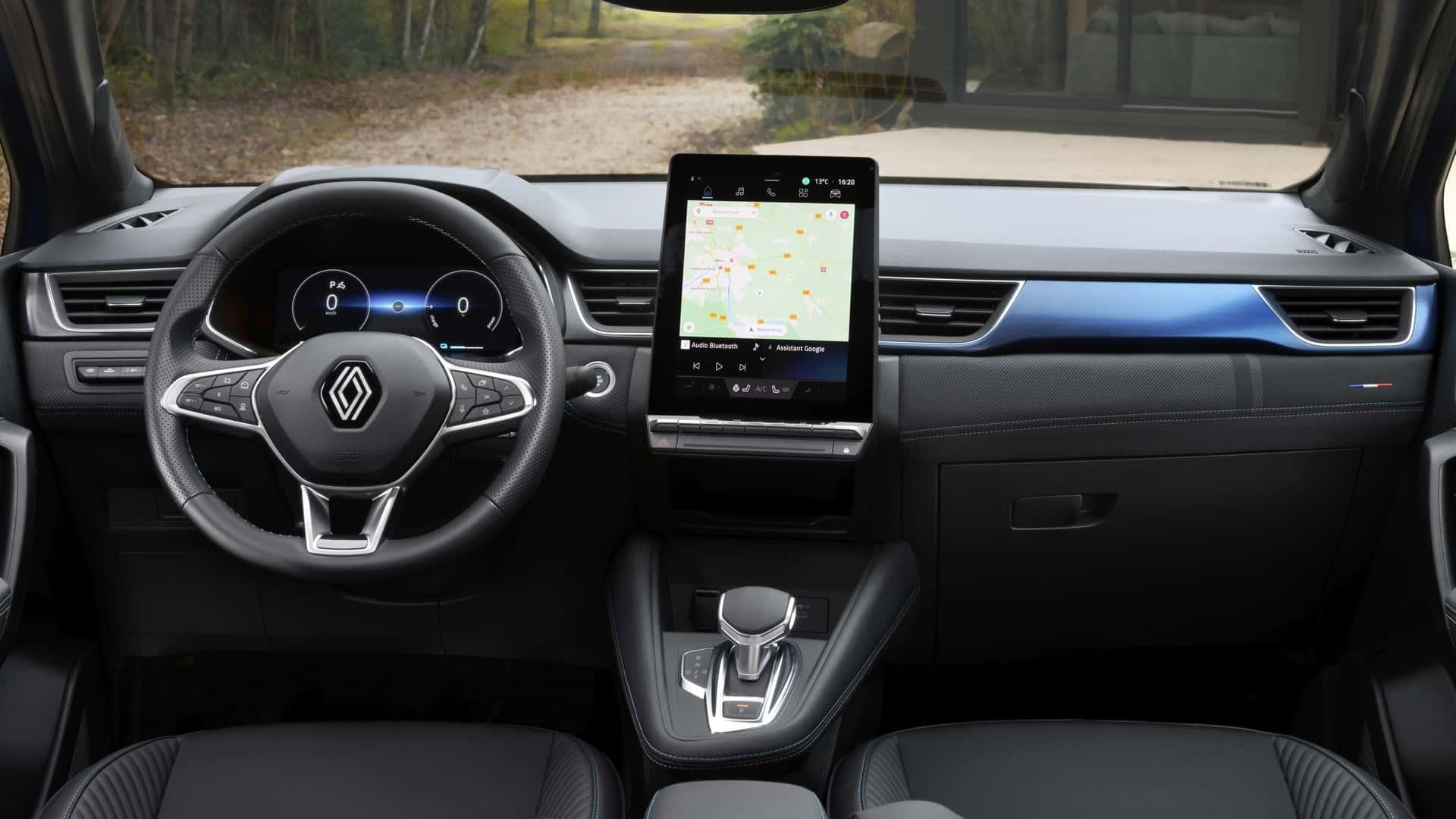 大约一年前,雷诺对clio进行了中期改造,如今2024 captur遵循最新的设