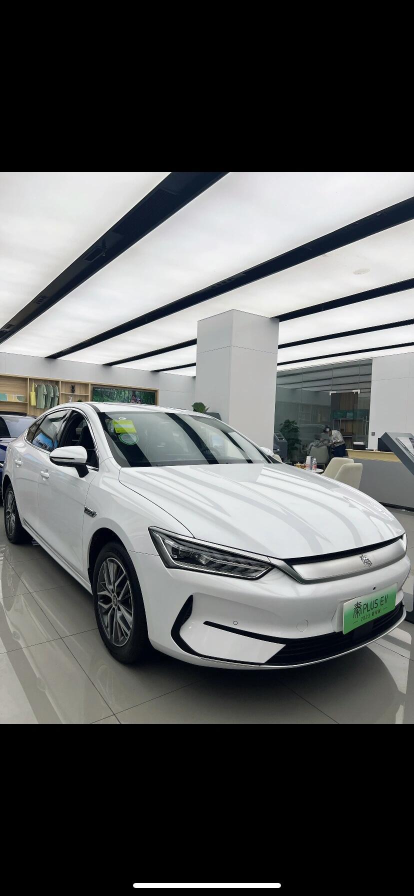 比亚迪 秦plus dm-i超级混动贫民窟女孩剁手也要入的高性价比车 买车