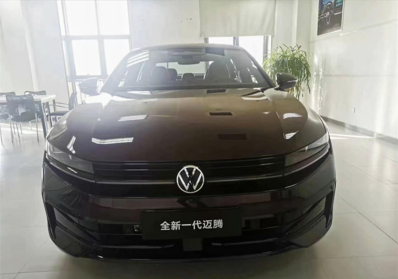 全新一代大众迈腾最新实车图,大家看着感觉如何?