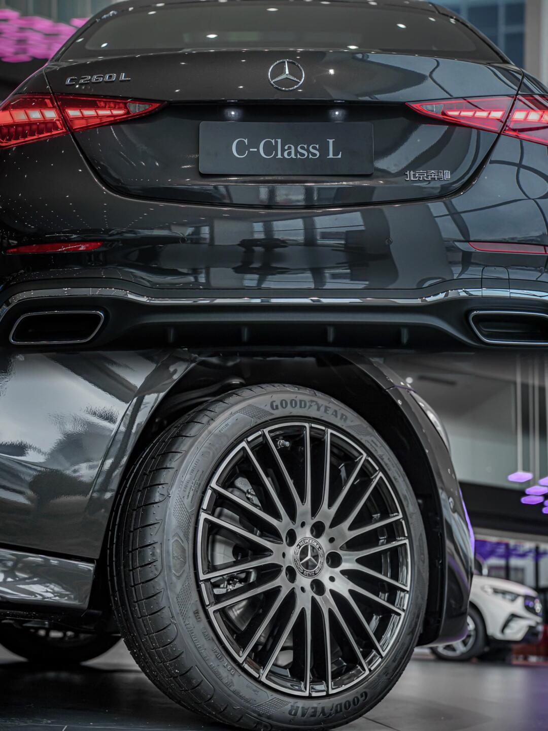 小姐姐开奔驰2023款c260l石墨灰97~超酷哒