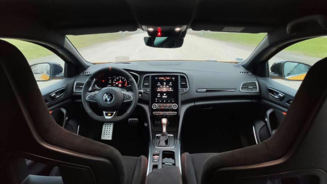 雷诺梅甘娜rs来袭,大家喜欢吗?_奔驰a级 amg社区_易车社区