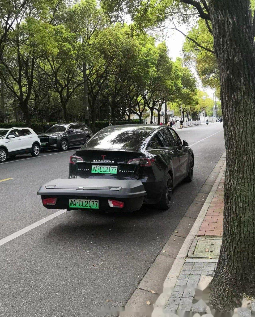 交警一问:"你后面第三个车牌是怎么来的?",猜猜车主会怎样说?