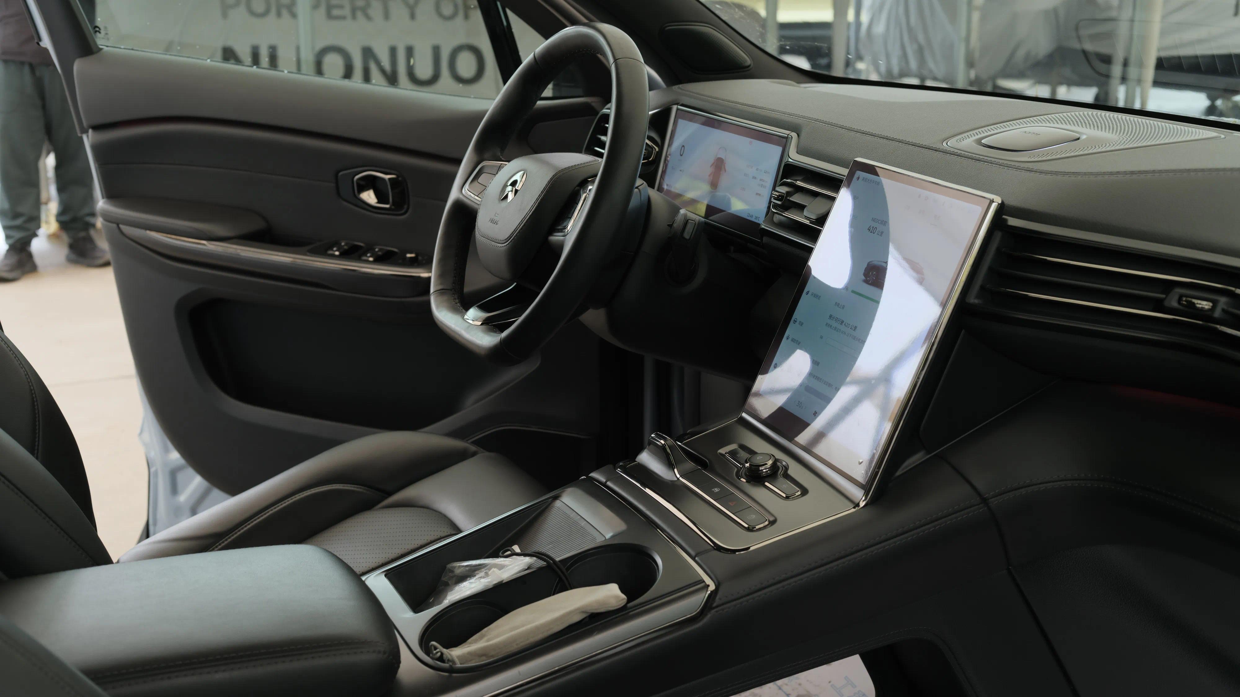 蔚来es6_420km运动版,租电,2021.09,69000km,黑内浅蓝外