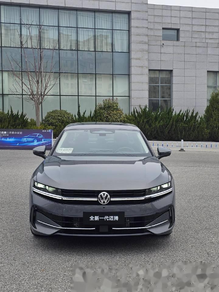 全新一代大众迈腾实车 内饰变化大,连实体按键都明显减少 中控台