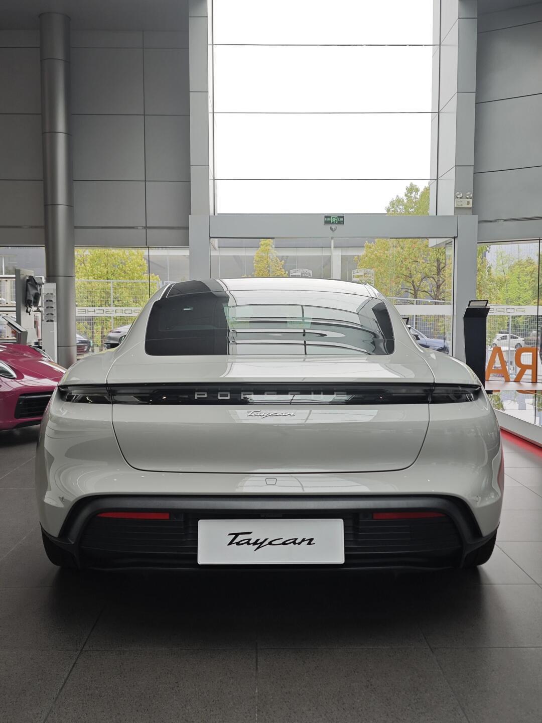 太美啦75手机原相机下的哑灰色保时捷taycan_保时捷taycan社区_易车