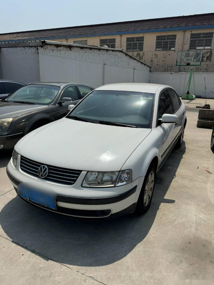 帕萨特b5对我来说有种特殊情感, 04年我大爷买了一辆,黑色手动1.