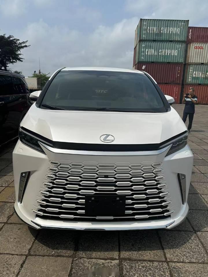 雷克萨斯lm350h批量抵港 海南:12x万 全国:15x万 可海口报关 可天津