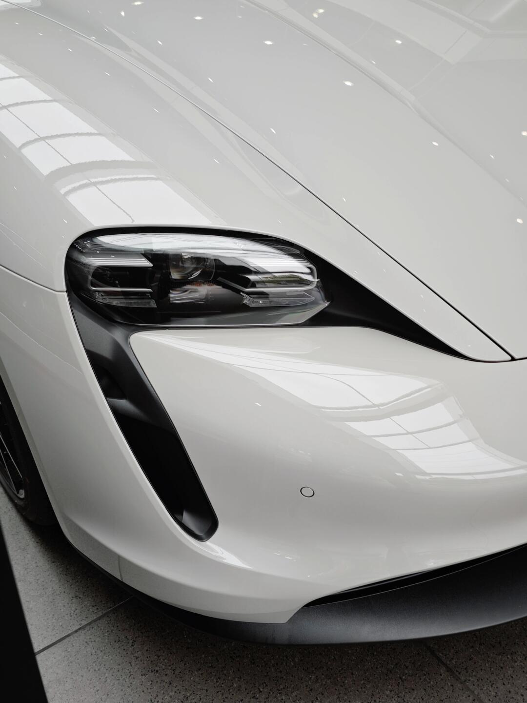 太美啦75手机原相机下的哑灰色保时捷taycan_保时捷taycan社区_易车