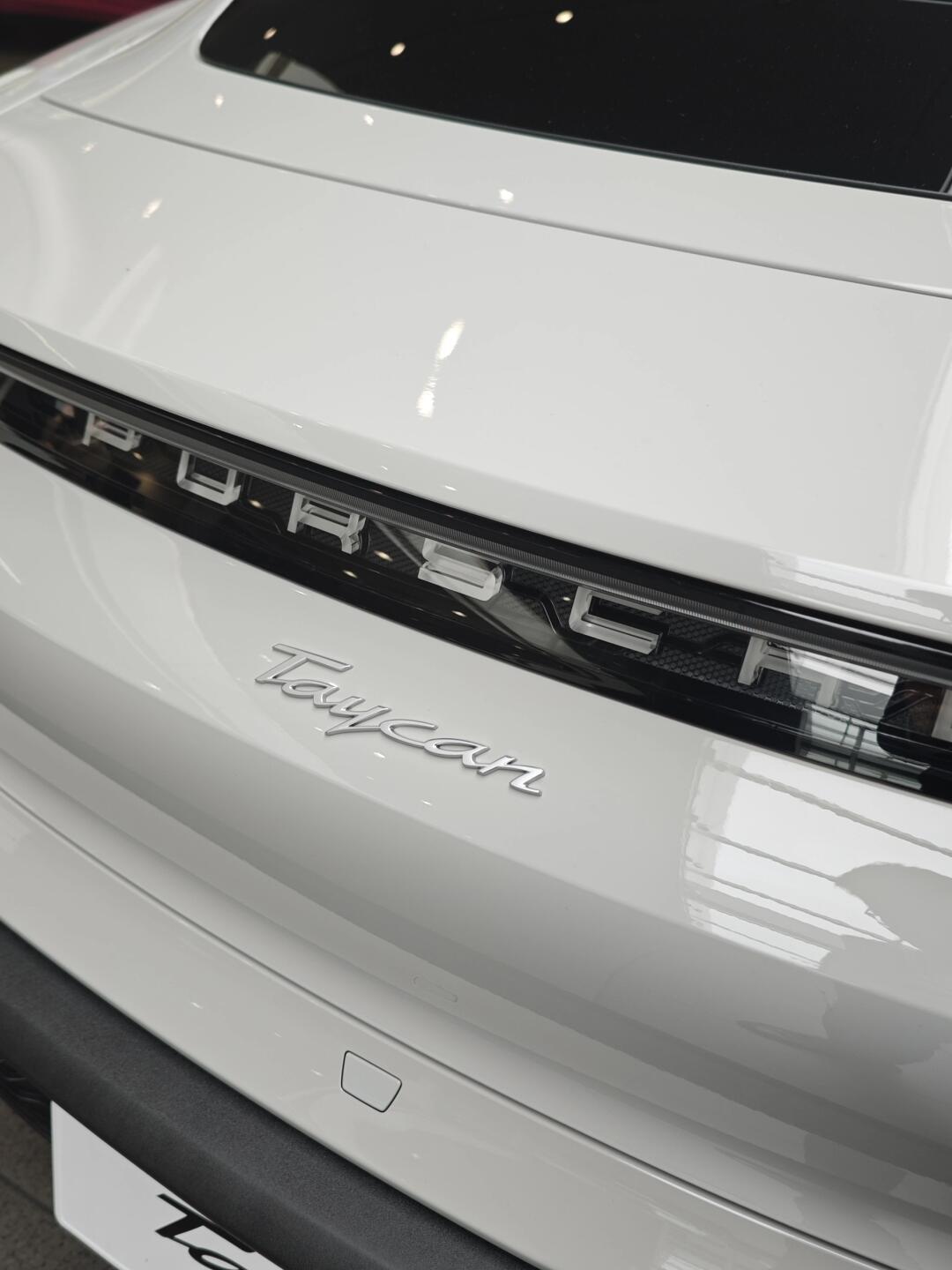 太美啦75手机原相机下的哑灰色保时捷taycan_保时捷taycan社区_易车