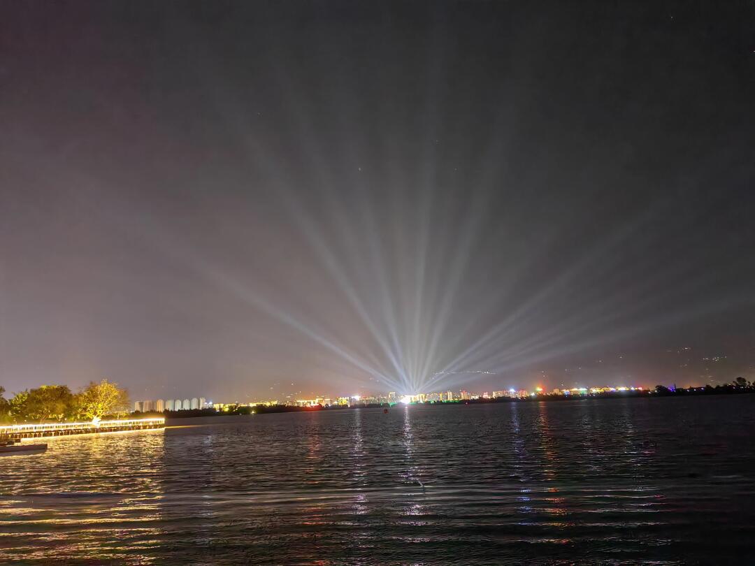 成都出发-去打卡 凉山州 西昌市 夜景邛海