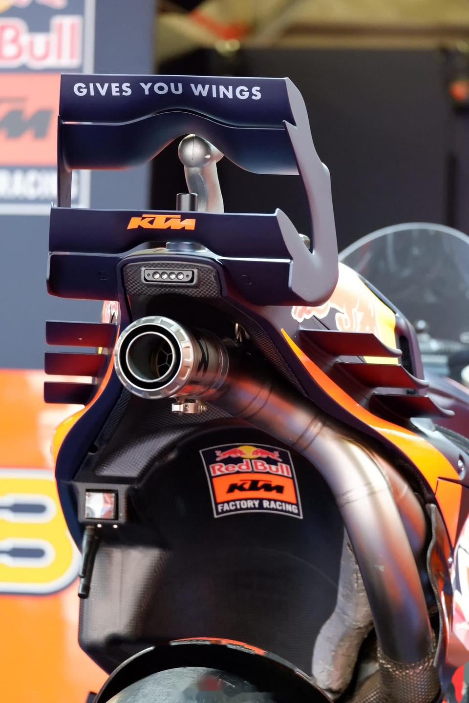 今天看到这样一张图,有点意外,moto gp赛车居然都有drs了?