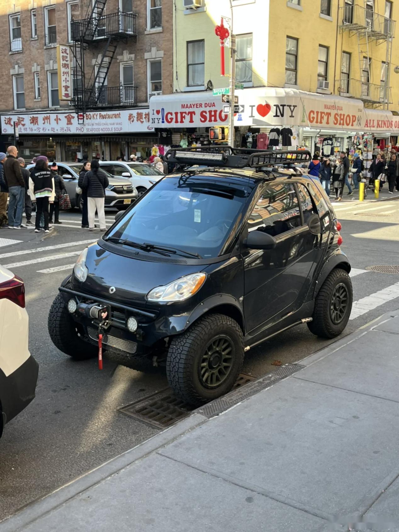 smart"企图暴力翻越马路牙子"系列改装方案不过还挺好看的