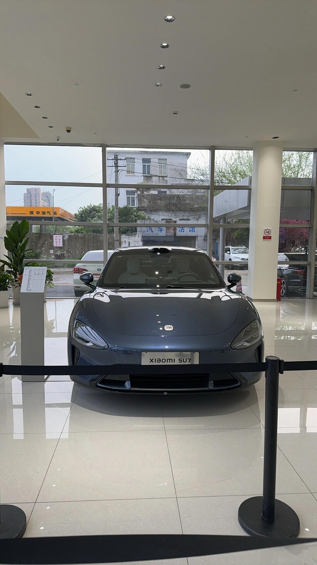 今天去4s店看小米汽车啦