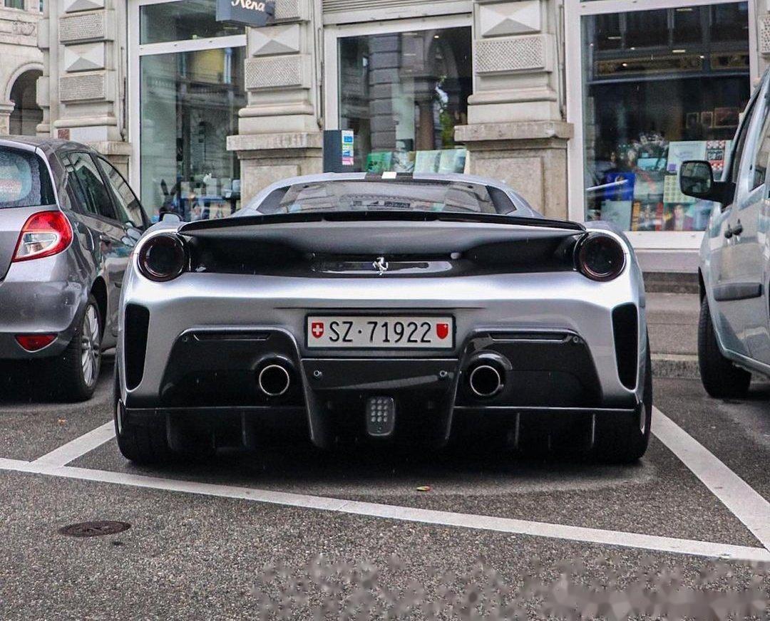 超跑#汽车##我与汽车的日常##法拉利#法拉利法拉利 488 pista,银色真