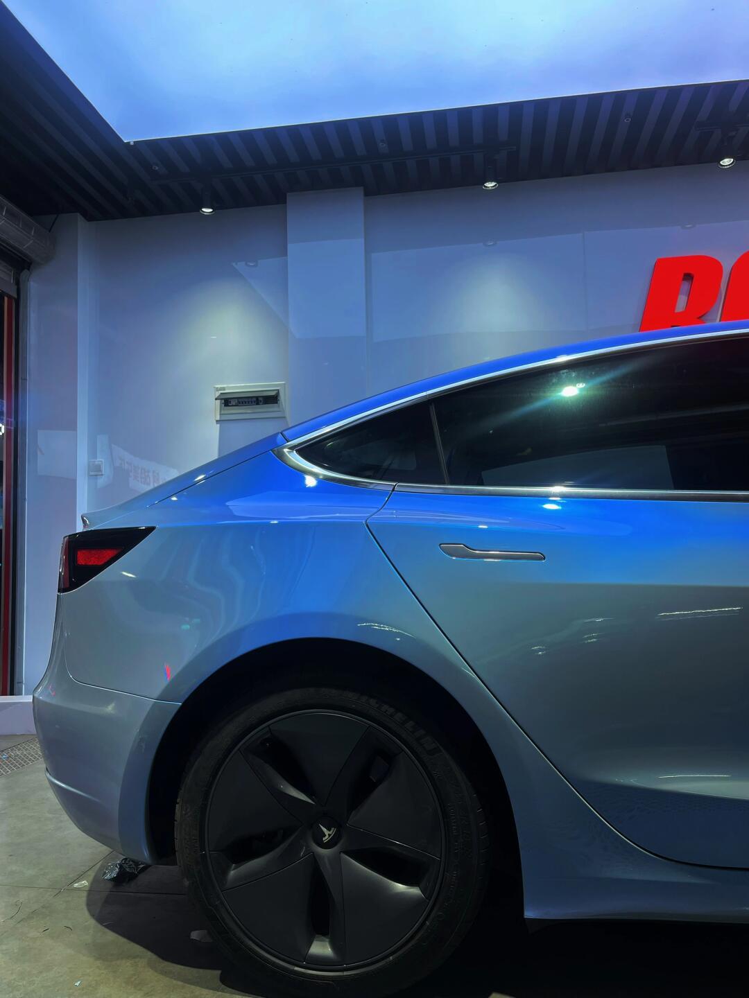 特斯拉model3——漫彩梦幻岩石灰