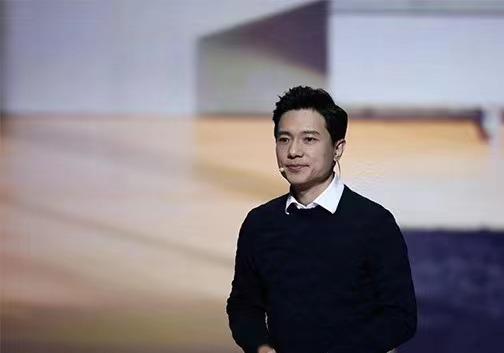 现在科技大佬都亲自试车啊,百度创始人,董事长兼首席执行官李彦宏作为