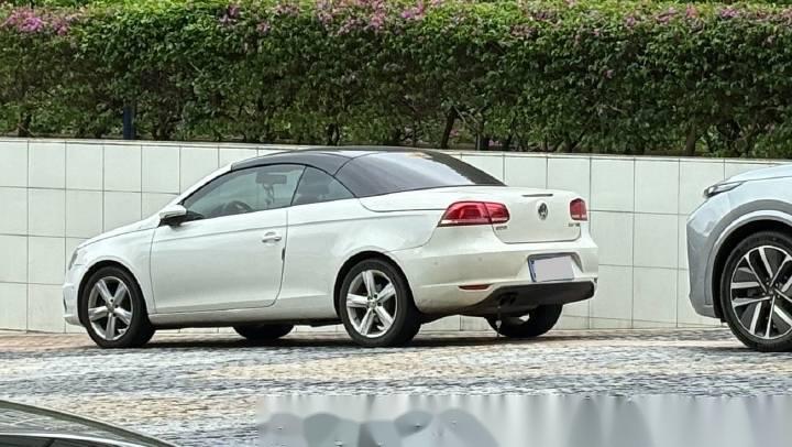 大众eos,当年在烟台试驾的车,没想到现在还能偶遇到.