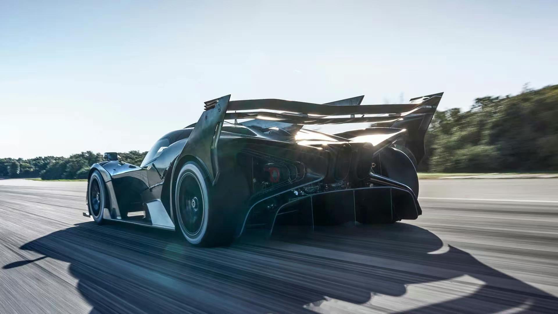 马力和极速超f1赛车,布加迪bolide量产版即将交付!动力方面,搭载8.0t