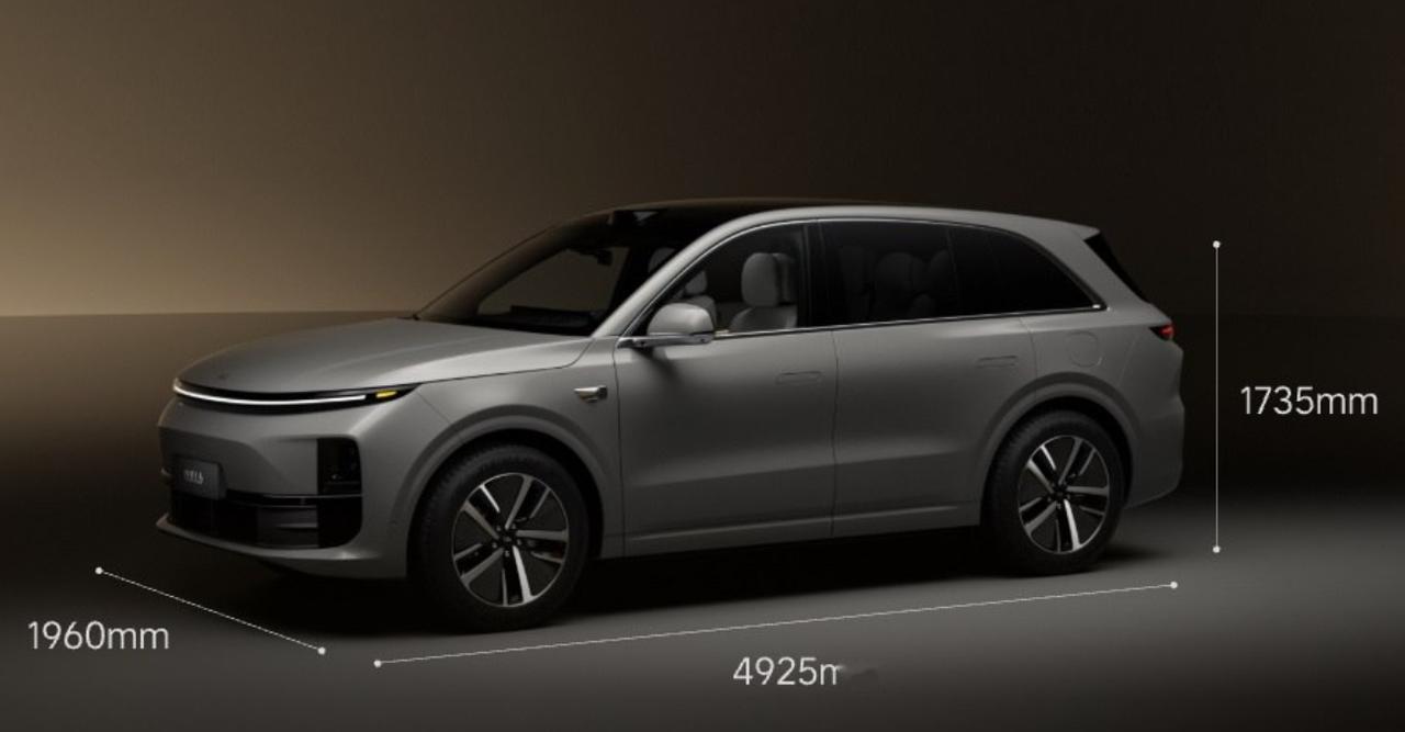 理想汽车今日发布一组理想l6官图,新车定位五座中大型suv,将成为理想