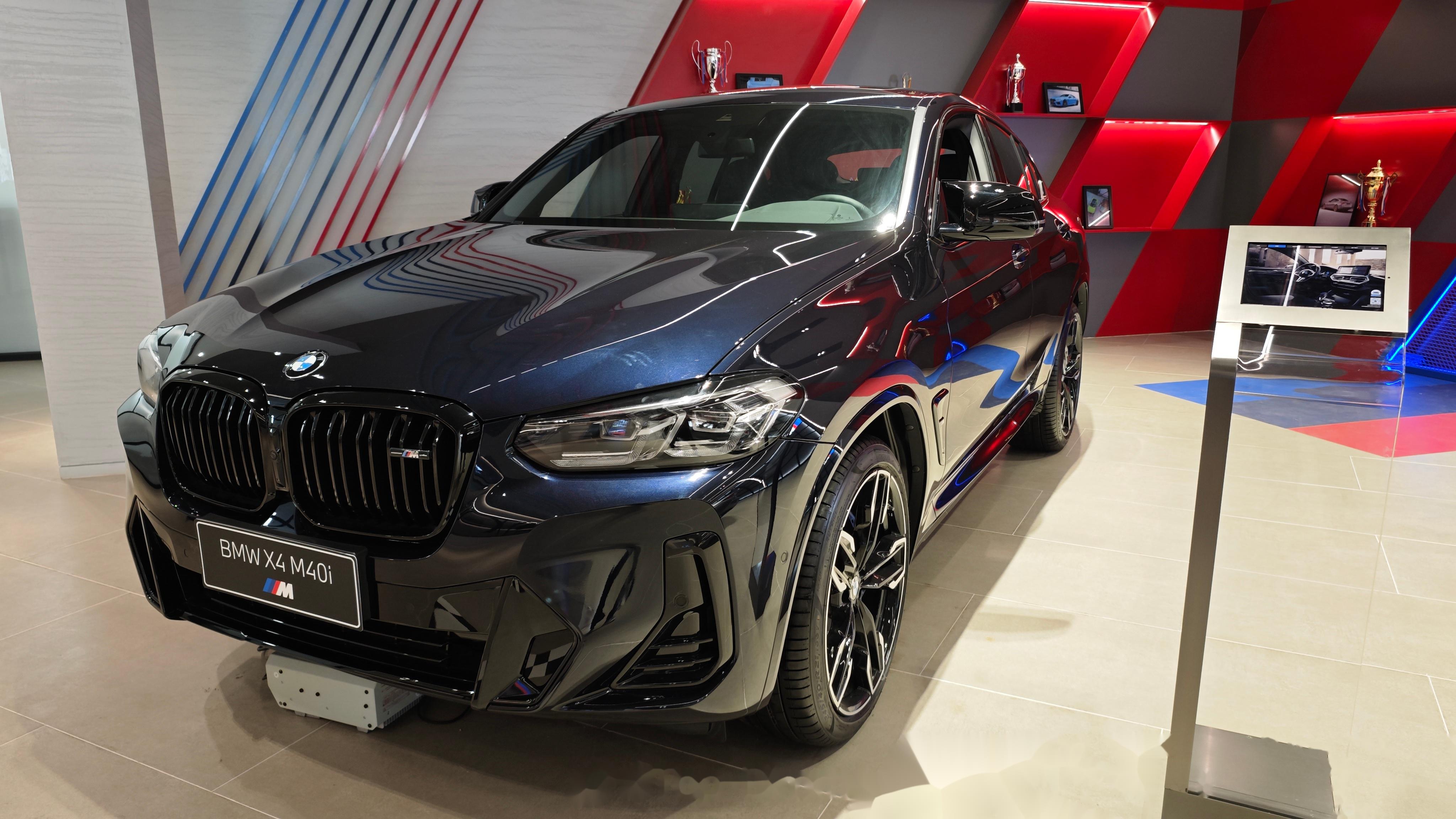 x4 m40i 它最大的亮点就是配备的b58六缸发动机,官方售价66.69万,据