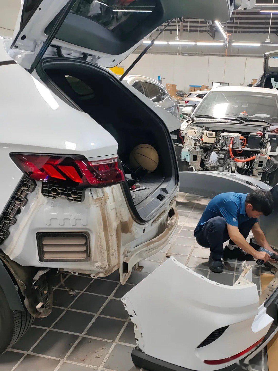 之前在高速上被一个奥迪a3追尾,这防撞梁愣是