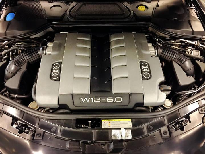 先声明我没有口吃,是很很很老款的防弹版a8l,早前我拍过,_奥迪a8社区