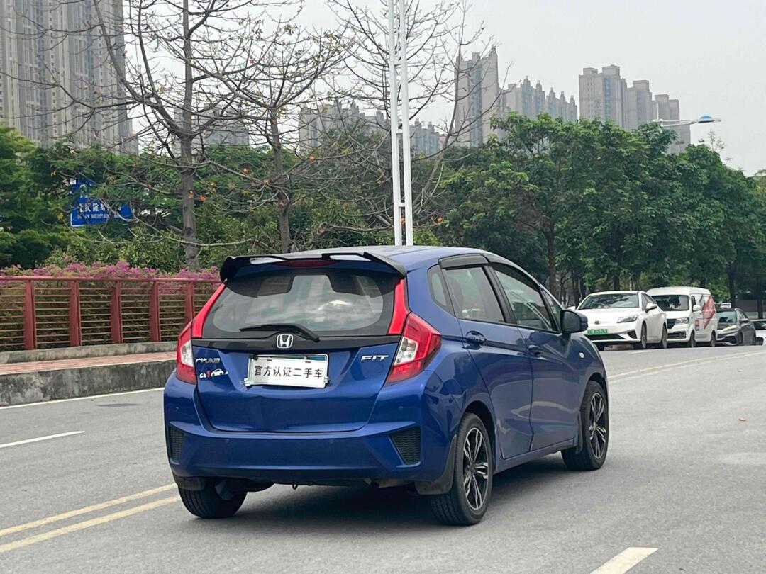 15年11月本田飞度15l舒适版一手本地用车没大事故没水泡仅3万多