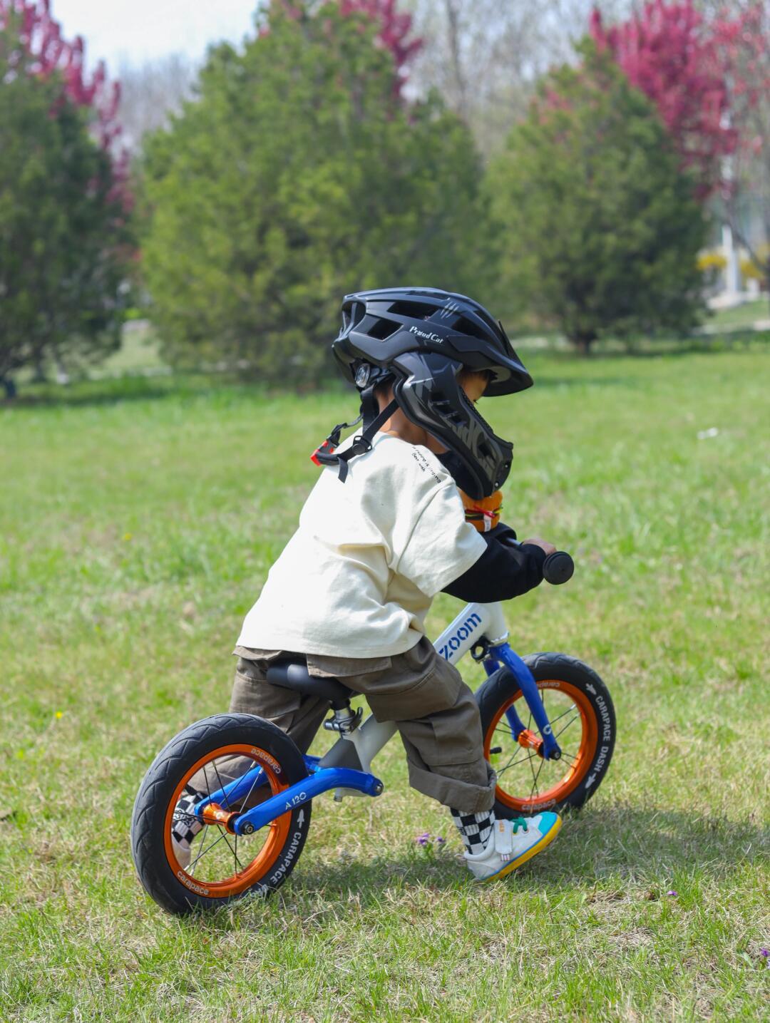 三岁娃～平衡车春日骑行06♂1592_荣威350社区_易车社区