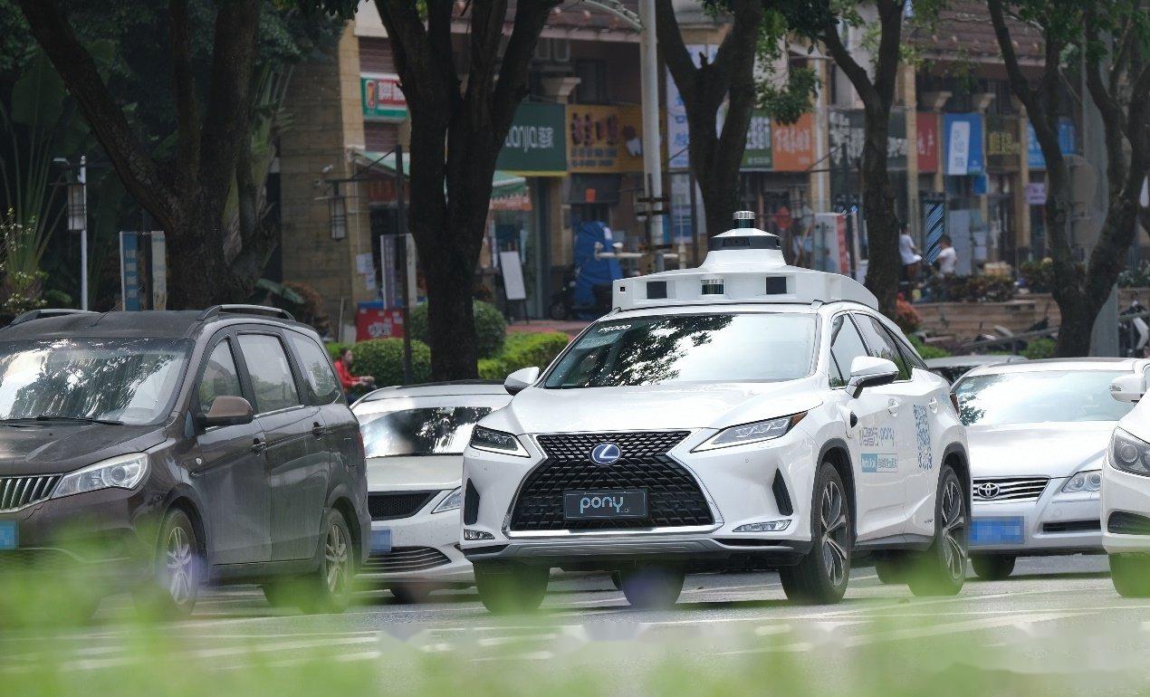 小马智行称,目前每天接待上千人次市民体验无人驾驶服务 4月13日,小马