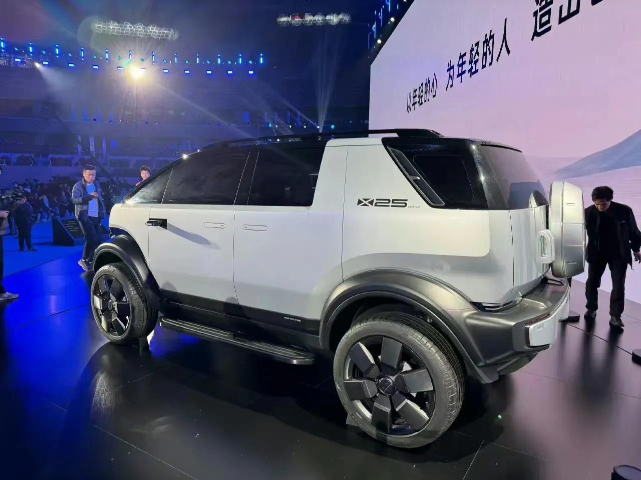 越野mpv，icar x25炫酷上场， 很难不被吸引的黑酷流线！_汽车杂谈社区_易车社区