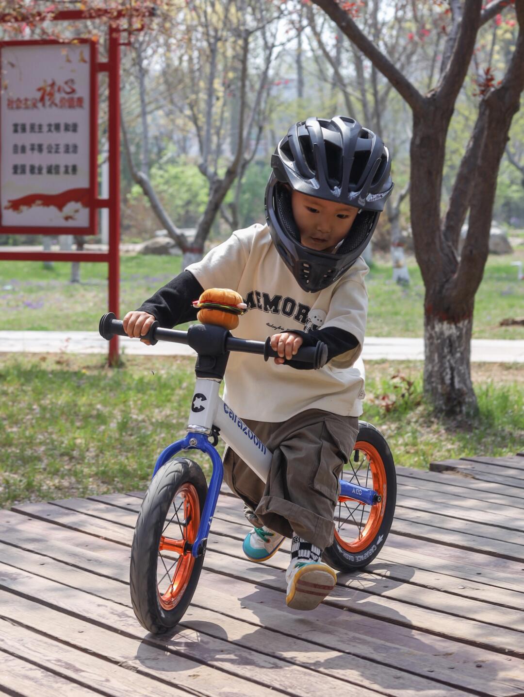 三岁娃～平衡车春日骑行06♂1592_荣威350社区_易车社区