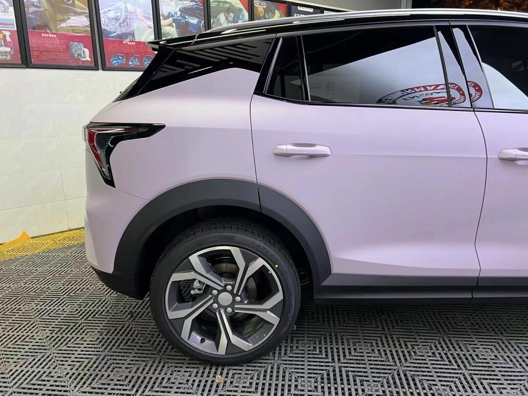 领克06 改色贴膜:pet削光迷雾灰紫 这个颜色新出来的哟,估计全上海没