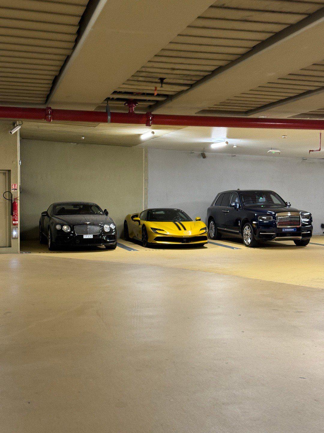 摩纳哥的停车场日常,豪车大家是不是看多了有点腻那辆日产逍客有点