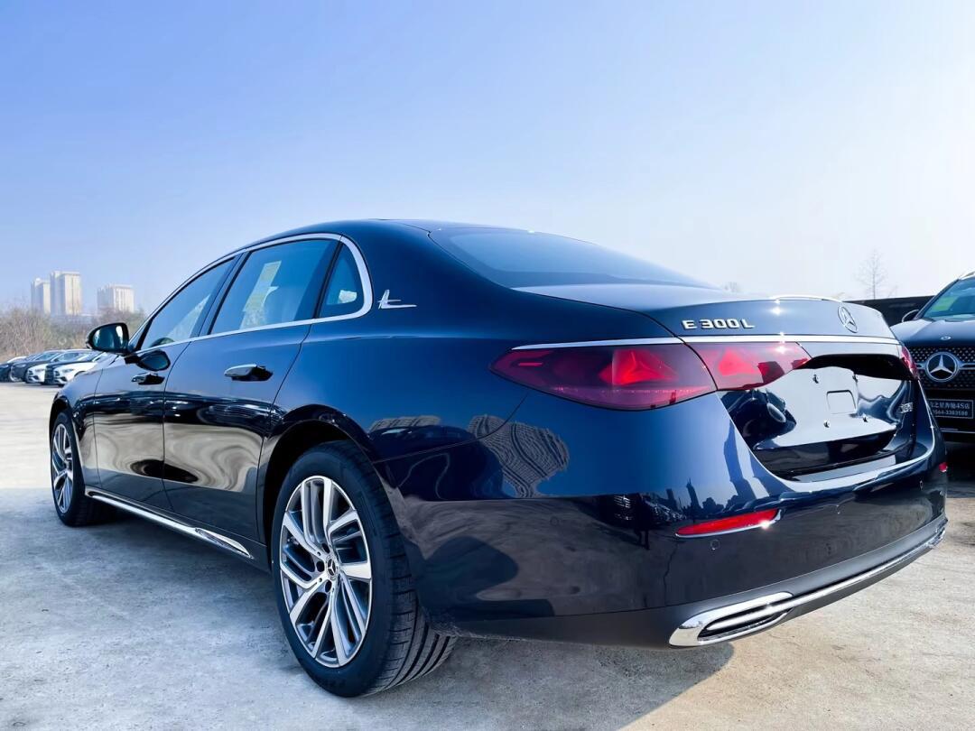 回头率飙升的全新e级轿车,99拿捏氛围感_奔驰e级社区_易车社区