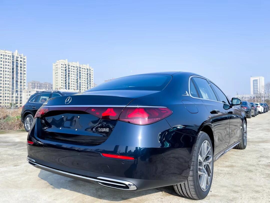 回头率飙升的全新e级轿车,99拿捏氛围感_奔驰e级社区_易车社区