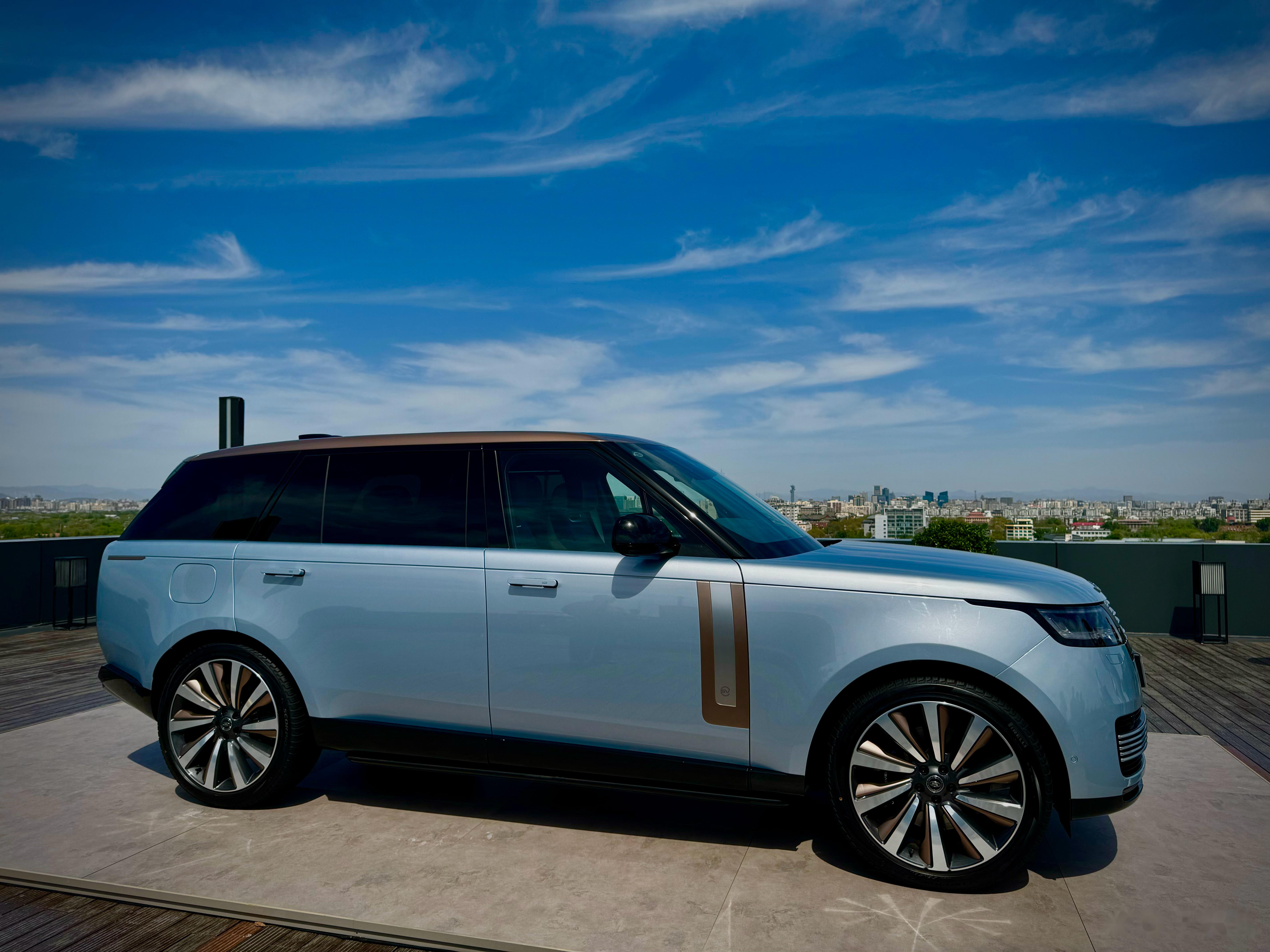 而来,从历史中发展而来,这是继承不是抄袭,rangeroverhous>5712_4284