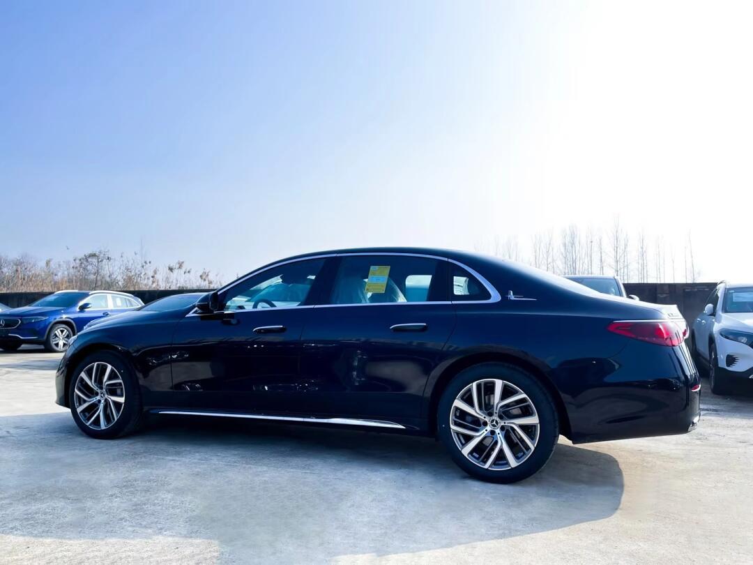 回头率飙升的全新e级轿车,99拿捏氛围感_奔驰e级社区_易车社区