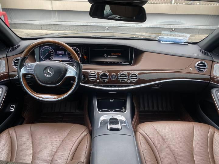 迈巴赫s400,款式虽然有些老了,大灯尾灯要是升级一下还是很漂亮的08