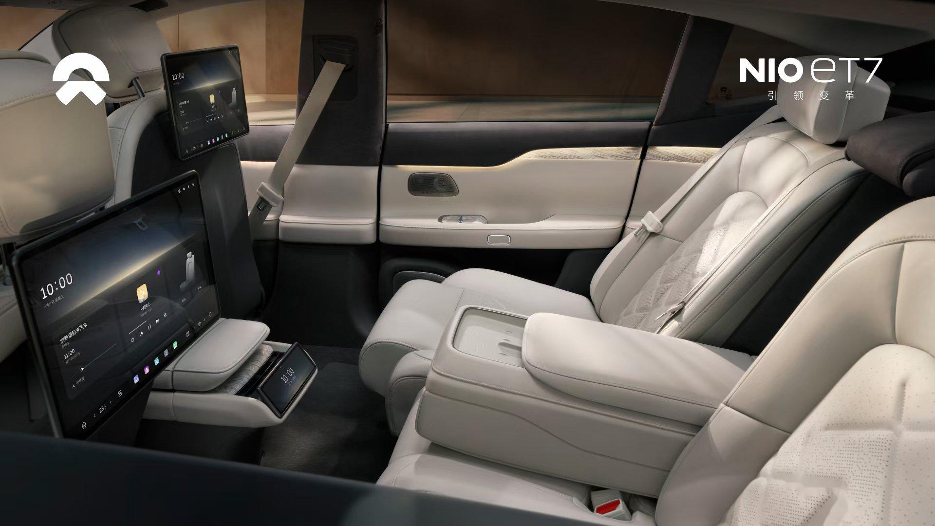 蔚来新 et7 亮相,虽然外观没啥变,但这后排大改.