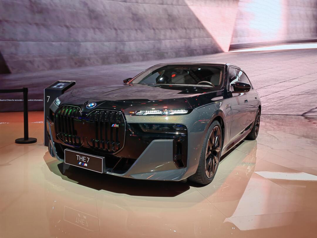 the m760le 岩石灰/黑色双拼_宝马i7社区_易车社区