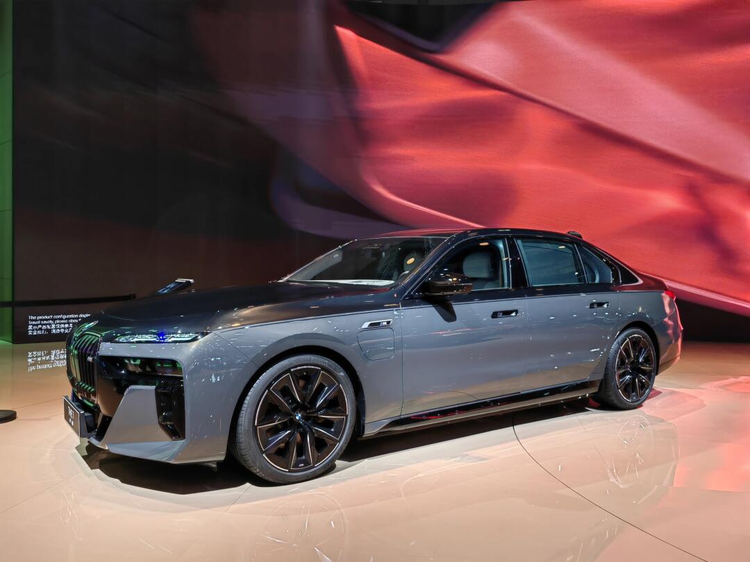 the m760le 岩石灰/黑色双拼_宝马i7社区_易车社区