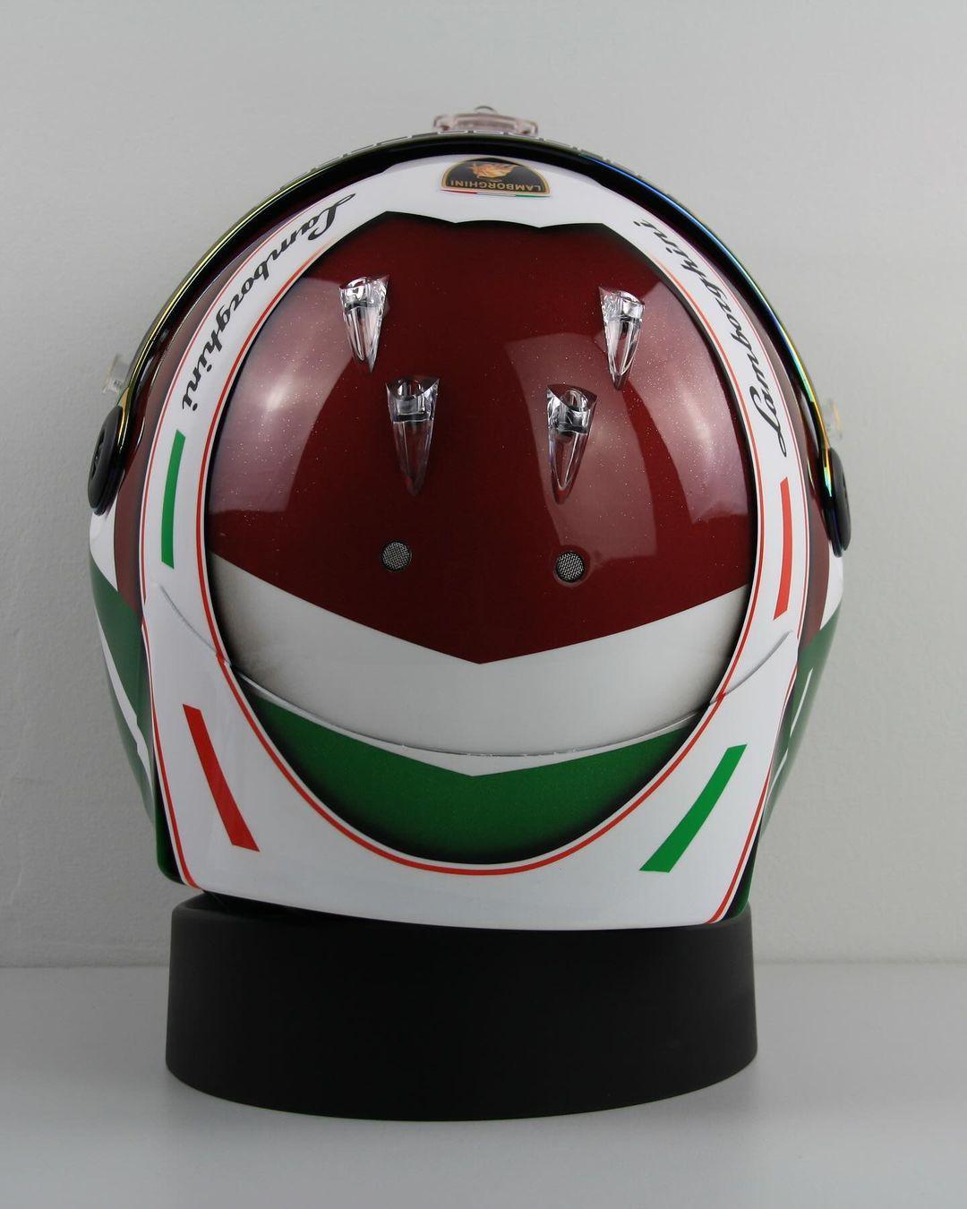 汽车设计师跨界设计头盔 布加迪特别项目设计负责人nils sajonz为