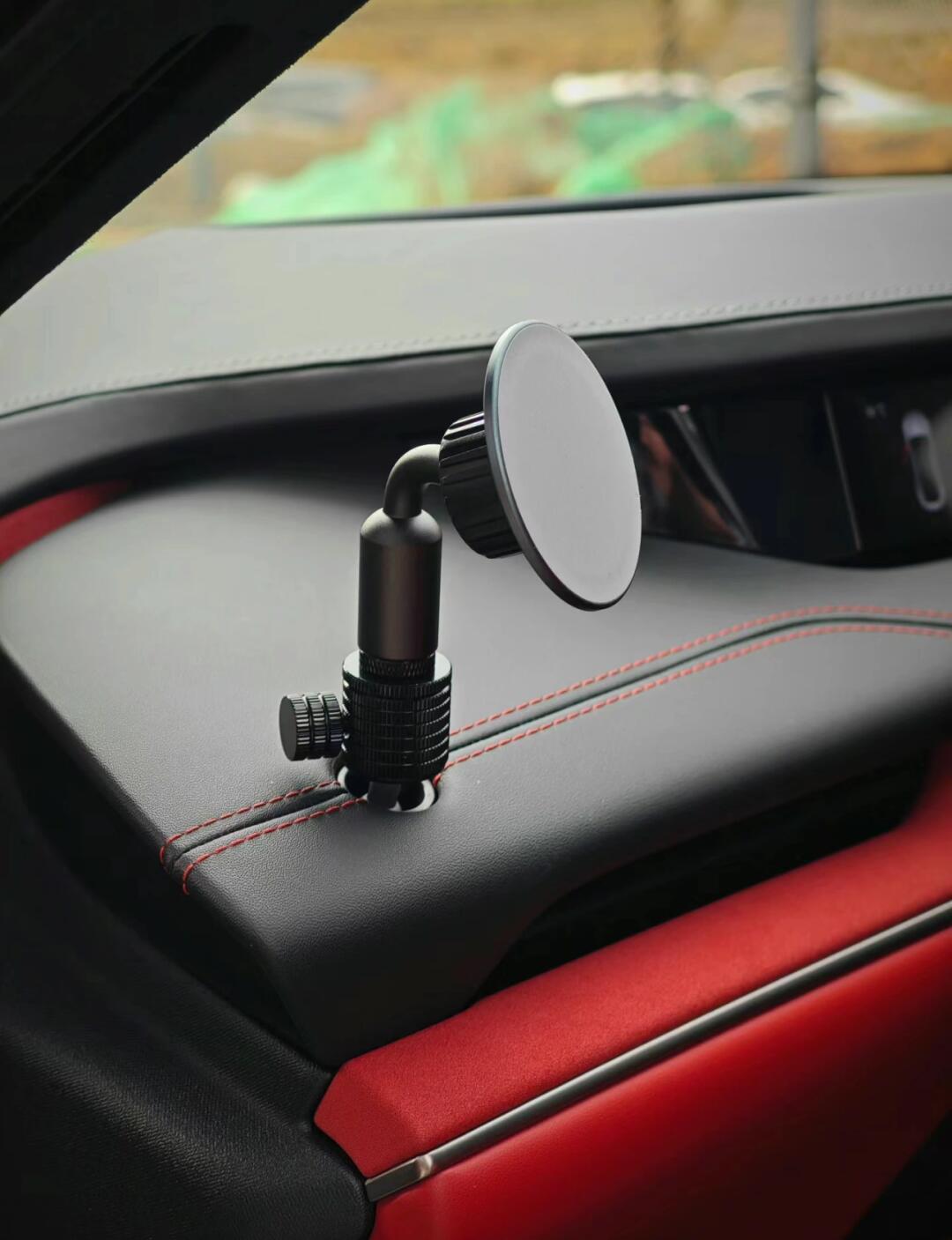 小米su7的手机支架位置设计得太懂用户了