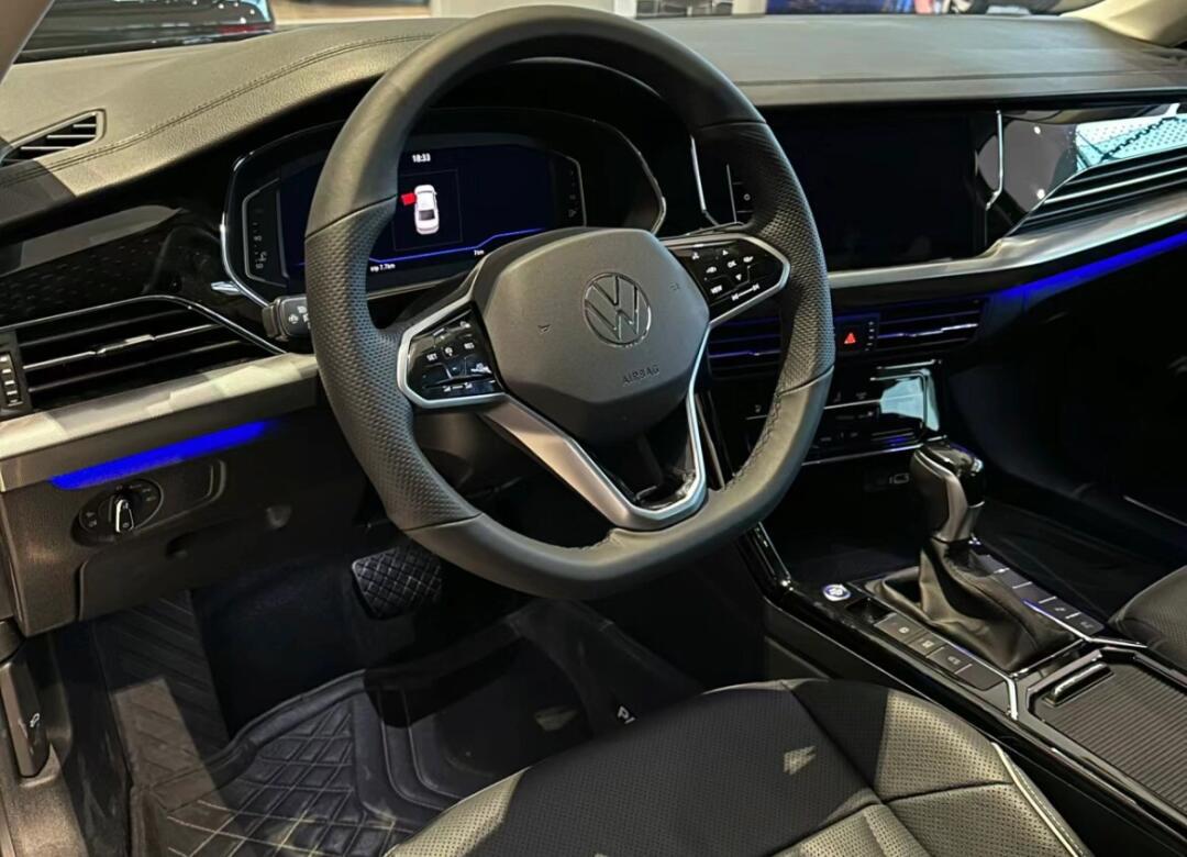 大众帕萨特330精英版,落地17.68万,首付3万