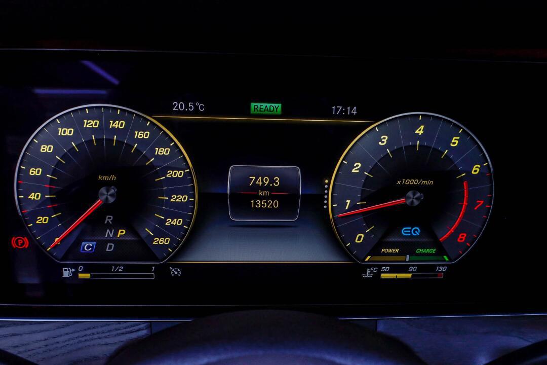 老款奔驰e仪表盘