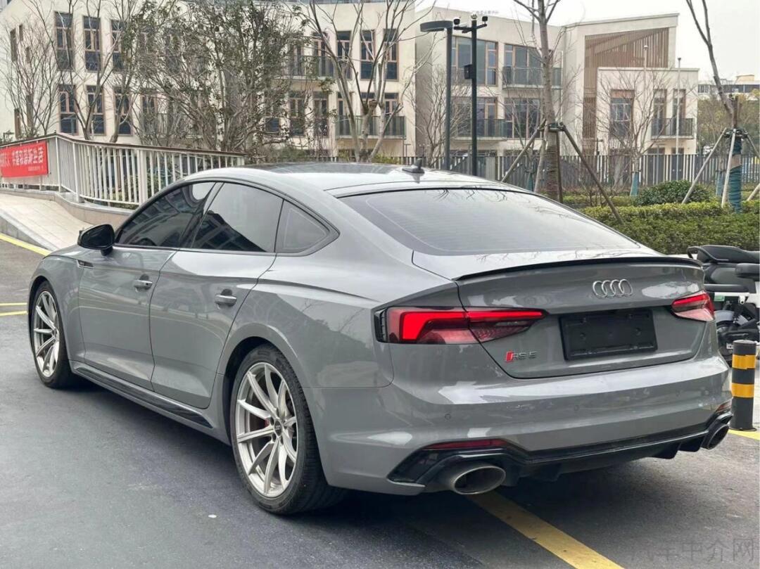 奥迪rs5 sportback,20年上牌, 四门 2.