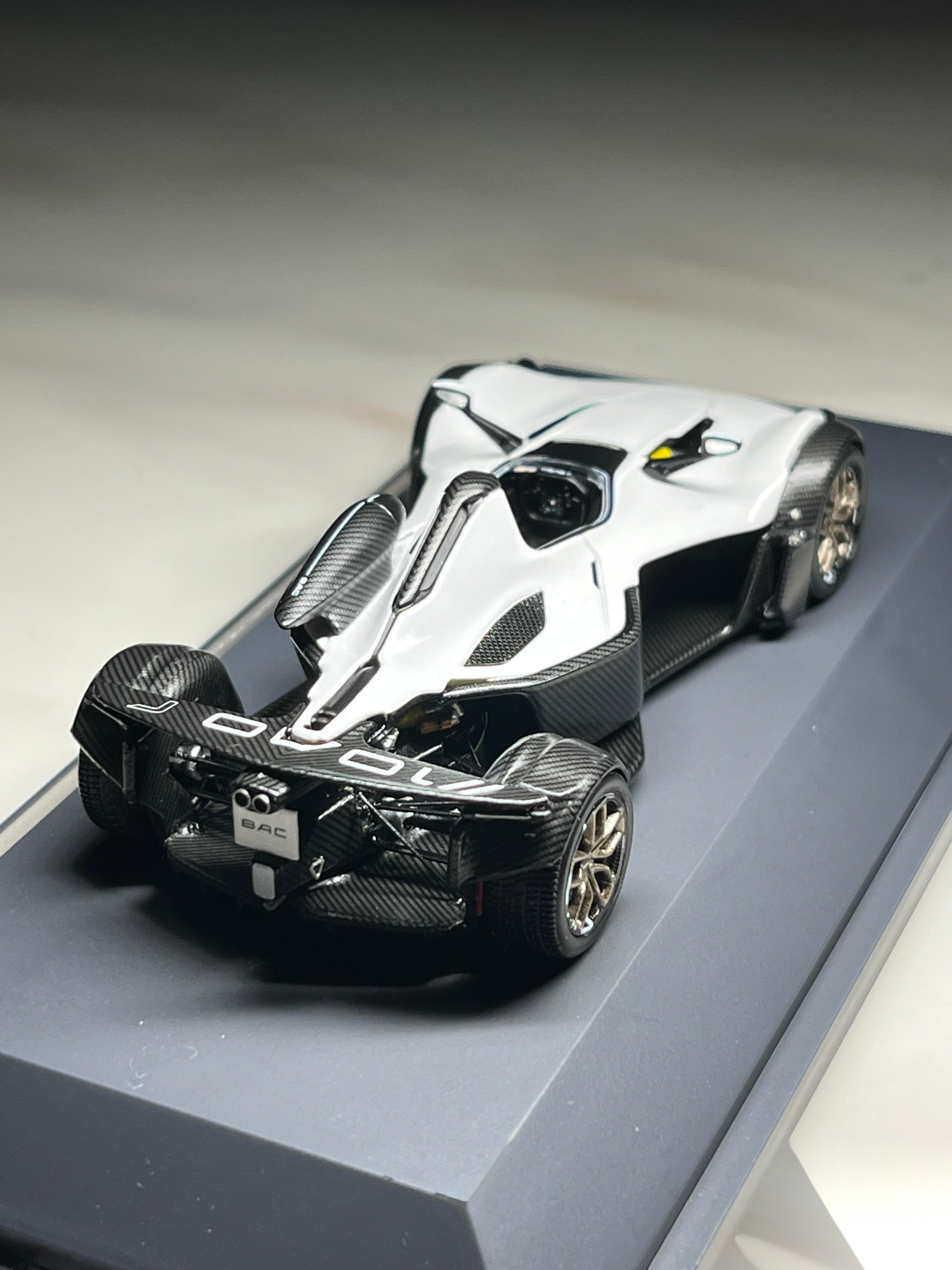 鸽了很久的小模型,bac mono r 1:43 模型虽小,只有9cm,但避震