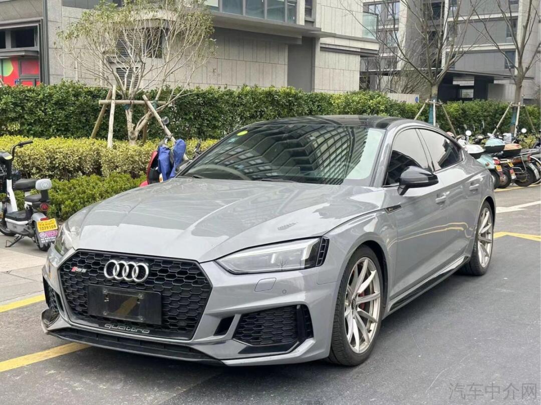 奥迪rs5 sportback,20年上牌, 四门 2.