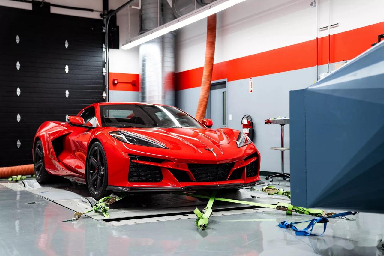 科尔维特e-ray在去年的北美车展正式亮相发布,其搭载的动力系统由6.